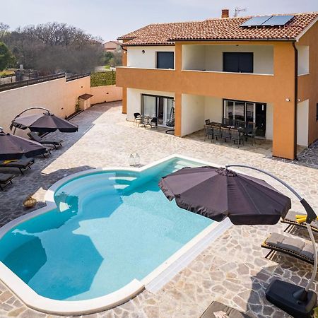 Villa Nur Pula Exterior photo