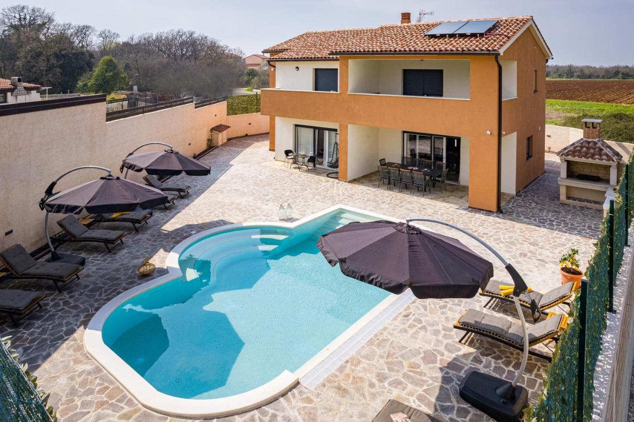 Villa Nur Pula Exterior photo
