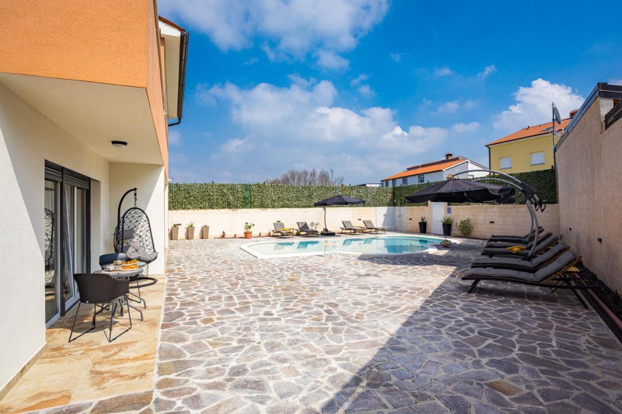 Villa Nur Pula Exterior photo
