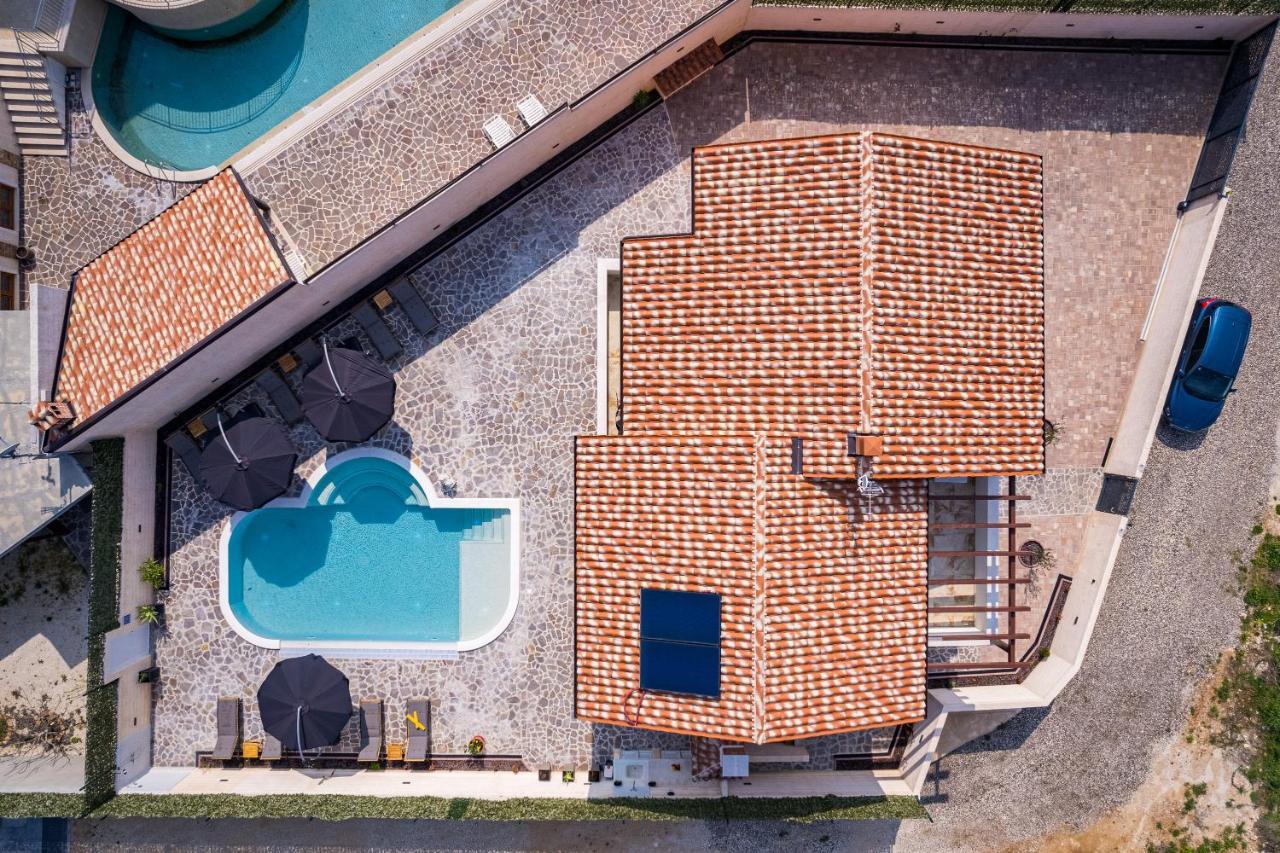 Villa Nur Pula Exterior photo