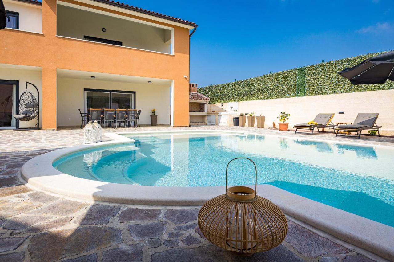 Villa Nur Pula Exterior photo