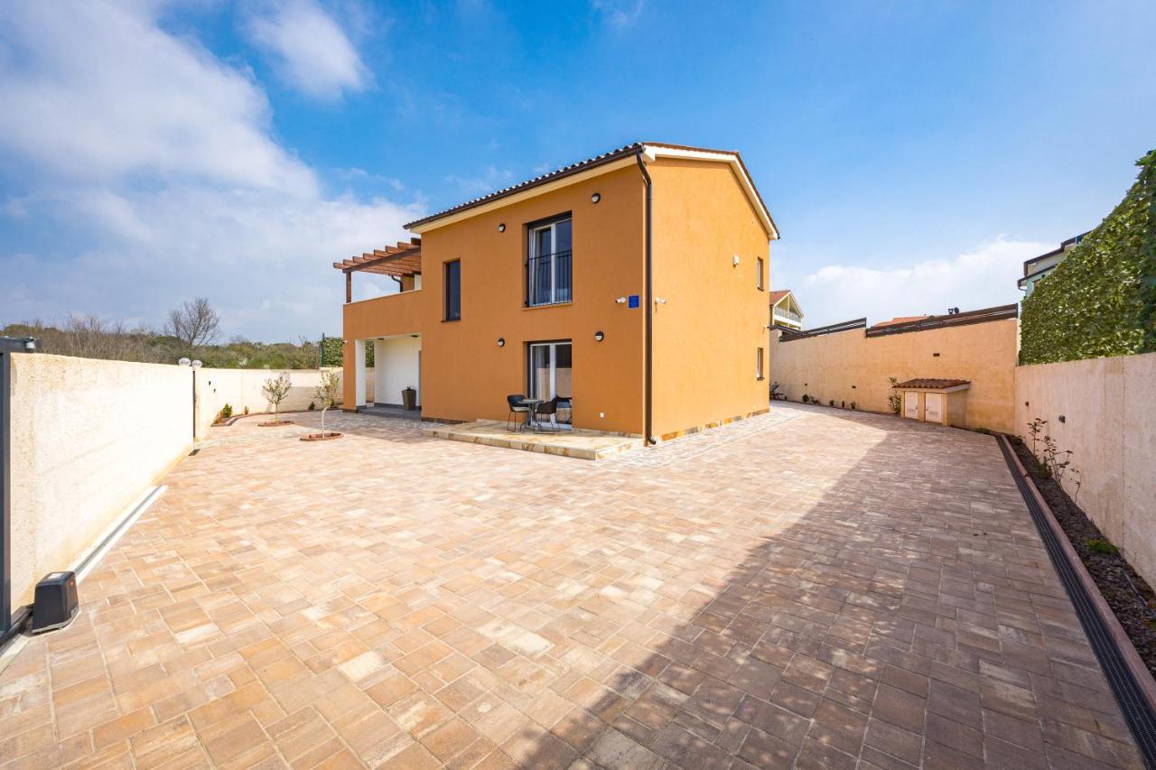 Villa Nur Pula Exterior photo